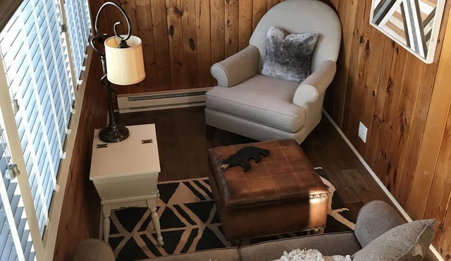 Longville Vintage Cabin two blocks from town & lake!