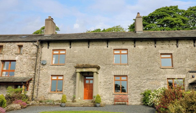 LONGWELL HOUSE, character holiday cottage in Selside Near Kendal