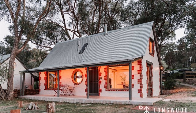 Longwood Luxe Taffy Cottage: Pool & Tennis court