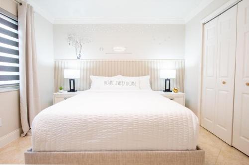 Longwood Private Suite - Near Orlando - Modern, Private Entrance, Fast WiFi