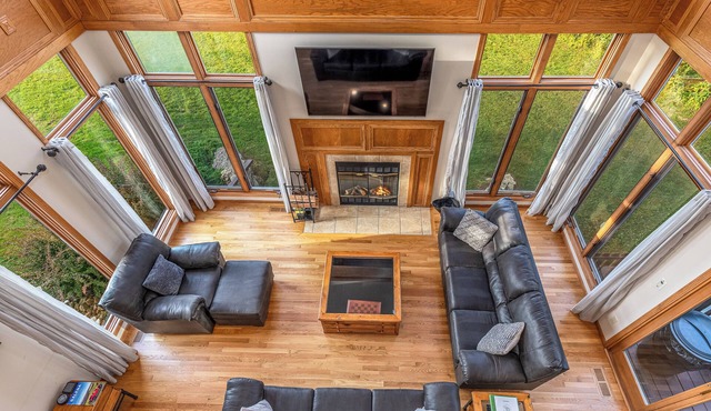 Longwood - Wood Burning Fireplace - Hot Tub - Pool Table - Arcade Game