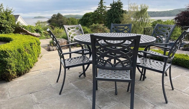 Lonsdale - a house that sleeps 6 guests in 3 bedrooms