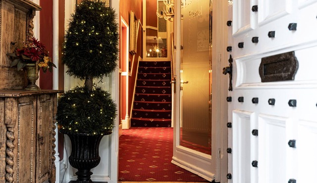 LONSDALE HOUSE, pet friendly in Bowness-On-Windermere