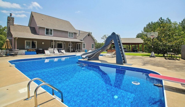 Lonsdale Vacation Rental w/Pool & Hot Tub!