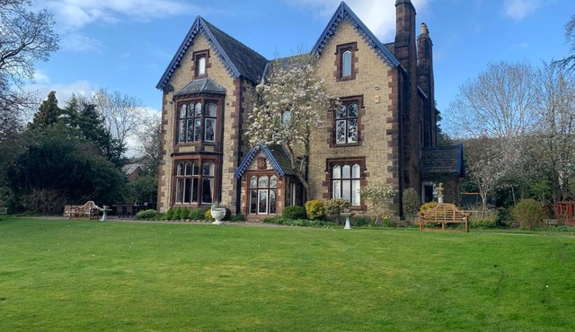 Lonsdale Villa Retreat