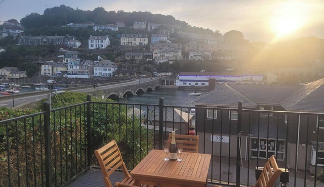 Looe Cottage - Seaside views, log fire, sleeps 4