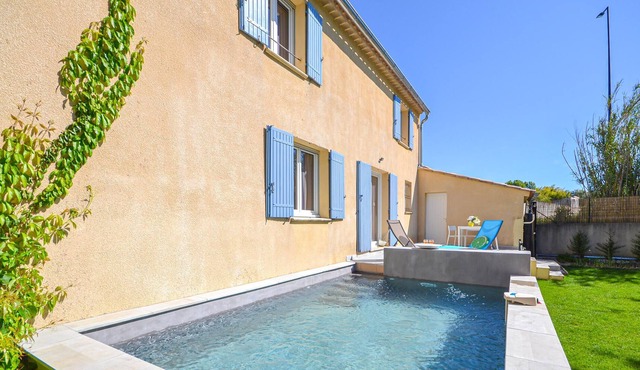 Look forward to a sunny vacation in Carpentras.