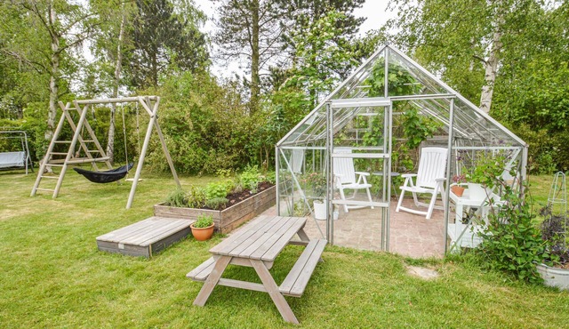 Look forward to a vacation in this child-friendly vacation home with a beautiful fenced garden.