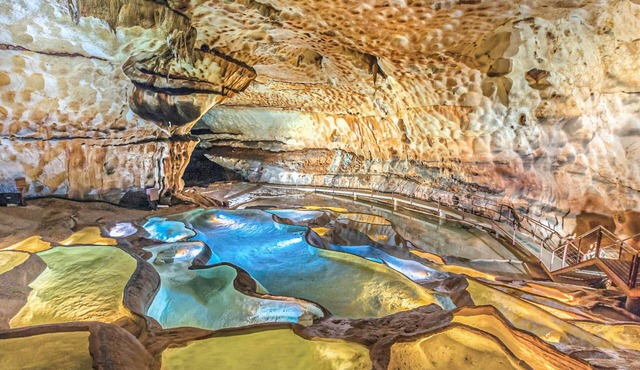 Look forward to a fantastic vacation in this detached vacation home with a magnificent wooden pool.