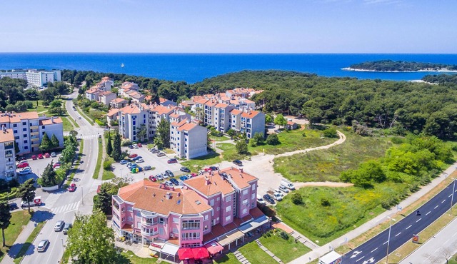 Look forward to a nice vacation in this appealing vacation apartment near the sea.