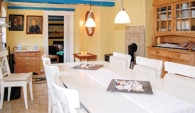 Look forward to a relaxing holiday in this charming holiday home with a traditional thatched roof.