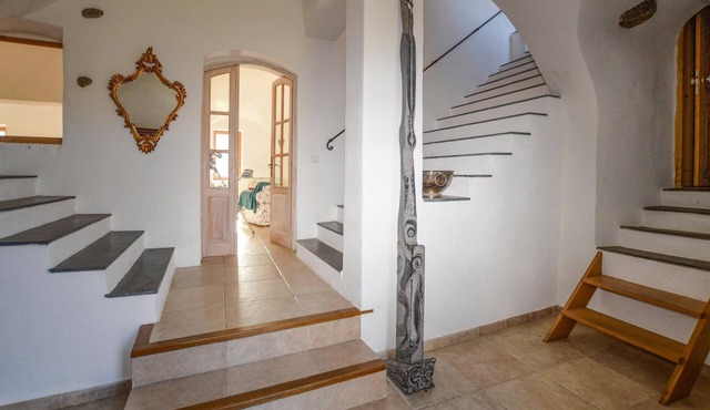 Look forward to a relaxing vacation with great mountain views in this beautiful vacation home!