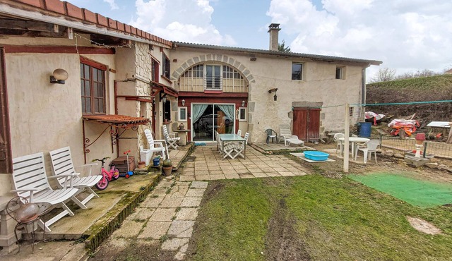 Look forward to an unforgettable vacation in a quiet environment in this vacation home.