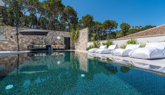 Look forward to this dreamlike villa with sea view, which leaves nothing to be desired!