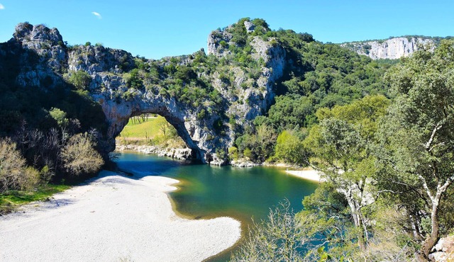 Look forward to this welcoming and warm vacation home in Chauzon.