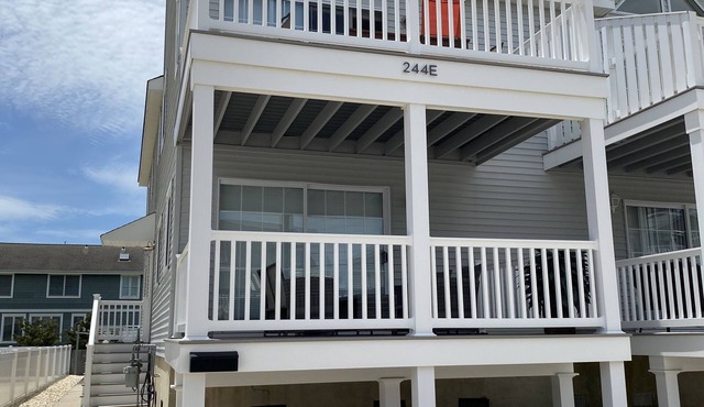 LOOK: many updates:4 Bdrm/2.5 Bath Townhouse Short Walking Distance To All