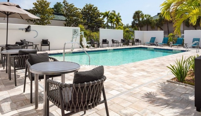 Look No Further! 3 Comfortable Units, Free Breakfast, Near Safety Harbor Beach