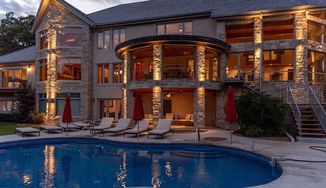 Look no further for your own private oasis on Table Rock Lake!