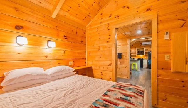 Look No Further! Full Kitchen, Outdoor Swimming Pool, Pets are Allowed Here