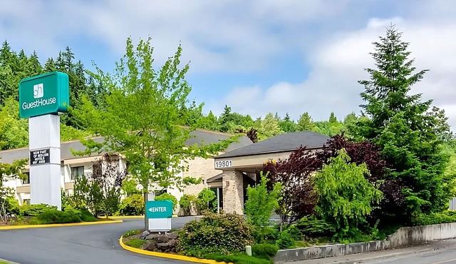 Look No Further! Pet-friendly Property with FREE Parking and Breakfast!