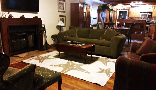 Look No Further! Very Charming. 2 Miles From Kemah BoardWalk. Pet Friendly!