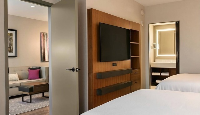 Look No More! 2 Comfortable Units, Indoor Pool, Free Breakfast, Parking!