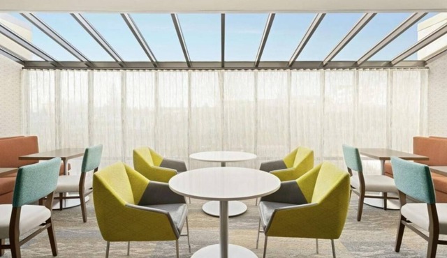 Look No More! 3 Comfortable Units, Free Breakfast, Pets Allowed!