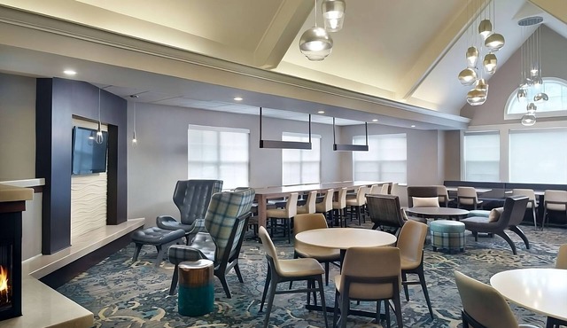 Look No More! Two Pet-friendly 2BR Suites, Full Kitchens, Free Breakfast, Pool!
