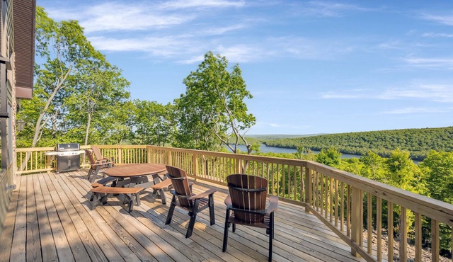 Look Out Lodge, Near JFBB & Jim Thorpe with Spectacular Lake and Mountain Views!