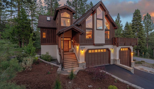 Look Out Lodge - On North Shore w/Lake View, Hot Tub, Pool Table and Pet Friendly