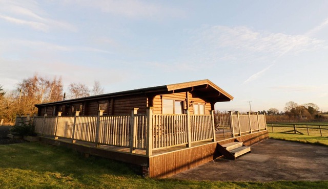 LOOK OUT LODGE, pet friendly, with a garden in Hallow