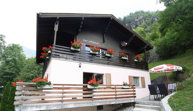 Looked after holiday house with a superb view concerning the Rhônedal.