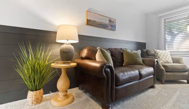Looking for a cozy stay? This home is centrally located and sleeps 6.