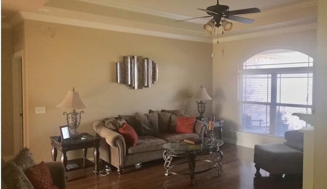 Looking for a fantastic home that is well-stocked? Look no further!