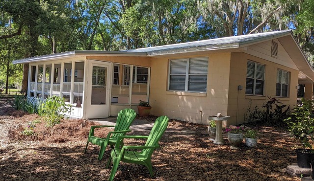 Looking for a quiet place to stay? Consider The Ollie Vee in Crescent City, FL