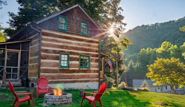 Looking for a "real mountain cabin experience" come relax at Elk Ridge Cabin!