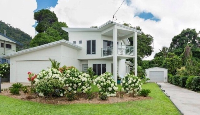 Looking for a relaxing getaway just a stone’s throw from the beach?