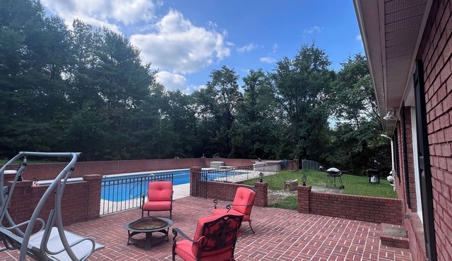 Looking for a room in a cozy house in charming Gerrardstown? AC, Wifi, heat, etc