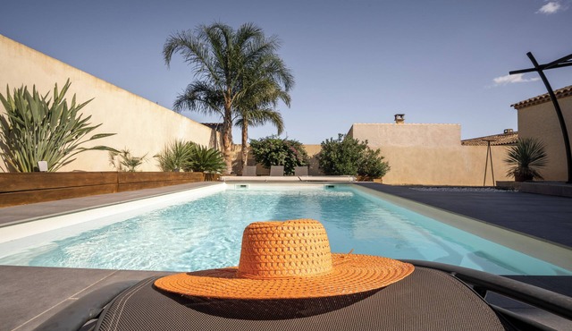 Looking for authenticity, sun, swimming pool, relaxation with family or friends?