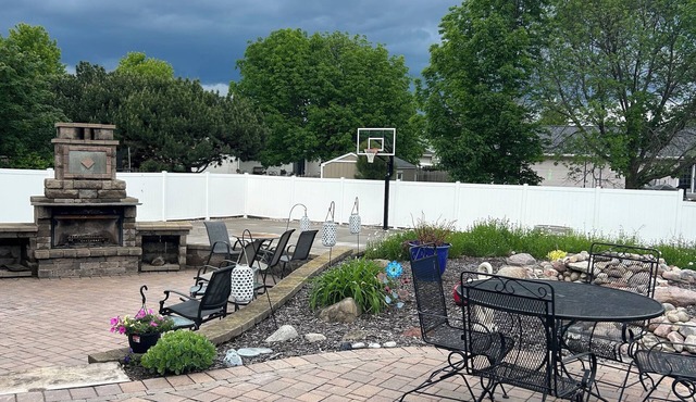 Looking for guests for THE DRAFT. Great location 20 minutes from Green bay!