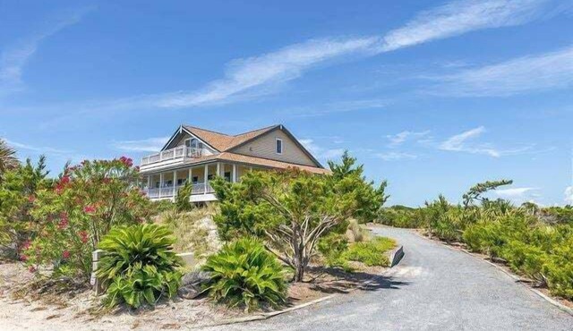 Looking for the BEST of Bald Head? Look no further than Two Views.
