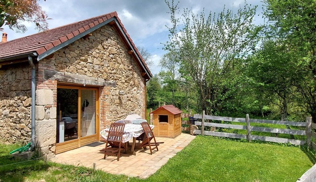 Looking for peace and nature? Come and recharge your batteries in Jeanne's Cabane