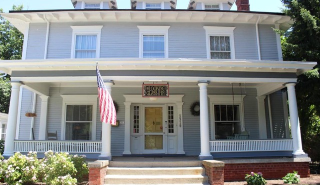 Looking Glass Inn