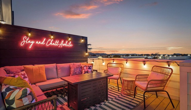 Lookout Getaway: Luxury 4 Bedroom, Rooftop Deck