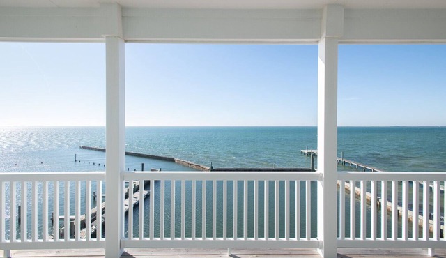 Lookout Harbor Luxury Stay & Celebration Venue
