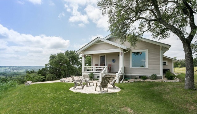Lookout Hill Cottage | Wonderful Views | Near Luckenbach