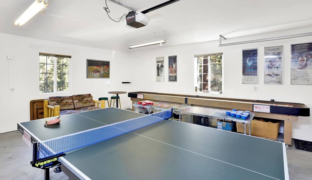 Lookout Lodge Family Chalet at Big Bear w/Games