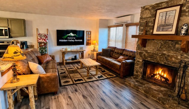 🌿Lookout Lodge | Forest Views | Cozy Fireplace | Pet-Friendly Mountain Retreat