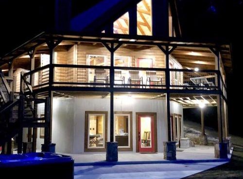 Lookout Lodge, lux 4 Bd huge covered porch, hot tub in Bryson City