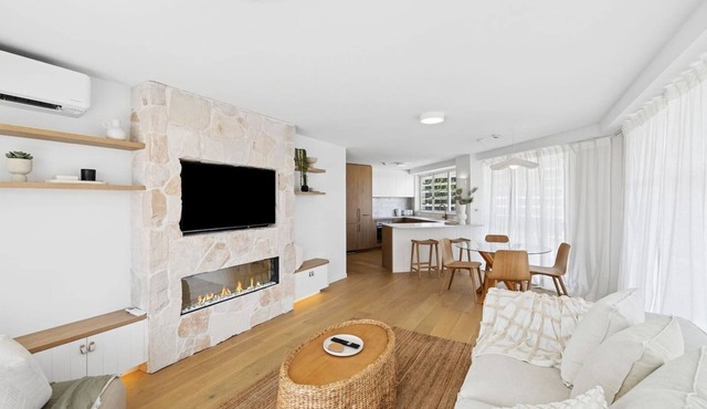 Lookout Palm Beach - Absolute Beachfront + Views